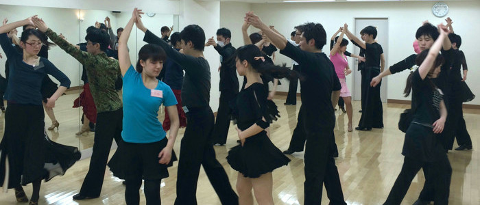 20代・30代の社交ダンスサークル練習風景