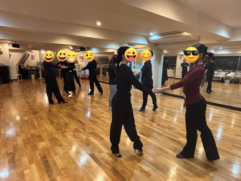 Image for the Tweet beginning: 【11月19日(水)例会ð¶】 寒くなってきましたね⛄️ 暖房をつけたくなりますが、 踊ってるとすぐに暖かくなって 汗だくにð¦ð¦ 体調を崩さないように気をつけましょう☺️ #社交ダンス #ダンスサークルJ国分寺 #大人の趣味 #健康 #スポーツ