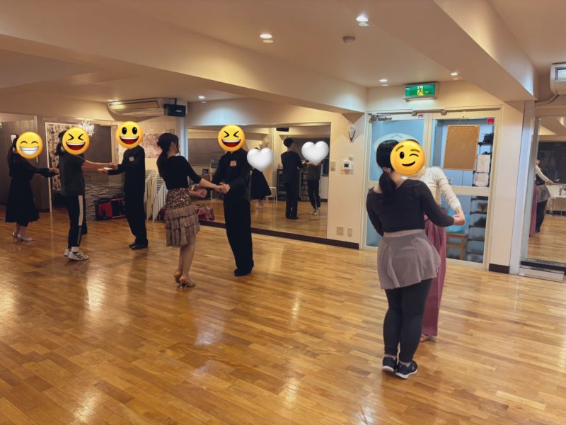 Image for the Tweet beginning: 【2月18日(水)例会の予告ð¶】 本日20時〜初心者クラス! ・ルンバ③ ・タンゴ③ あったかいなと感じる日もでてきましたね!寒さで固まった体を伸ばしに、ぜひお越しください^_^ #社交ダンス #ダンスサークルJ国分寺 #大人の趣味 #健康 #スポーツ